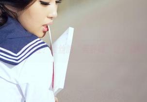 谁说写真只能正经？爱丝的“美卦师”让人重新审视。