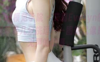 MFStar模范学院 - 艾莉Evelyn的体操服原图带着几分挑逗——图册就像是一场无声的叙事。