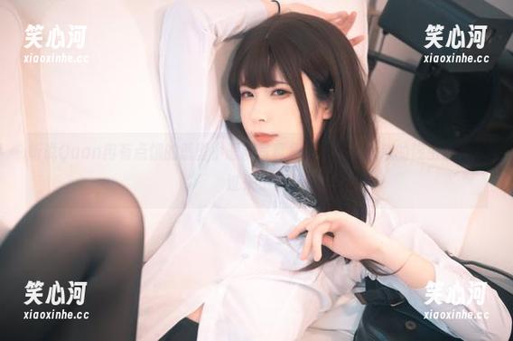 Quan冉有点饿 听说Quan冉有点饿的恶堕小恶魔写真集更新了,心底的馋虫都要醒过来了。