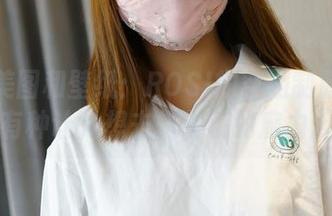 关于美图和壁纸：ROSI的空姐制服真的有种让人想去搭飞机的魔力。