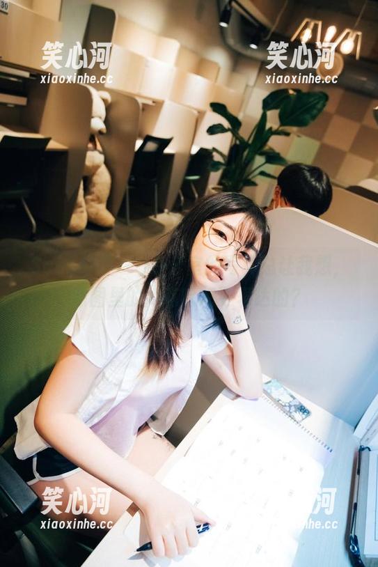 Sonson(손손)办公室的写真总让我想，原图里的她有啥想要表达的？