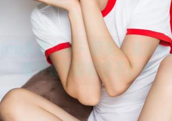 TouTiao头条女神 - 郭美美油亮照片：一堆外衣下的微妙不自然