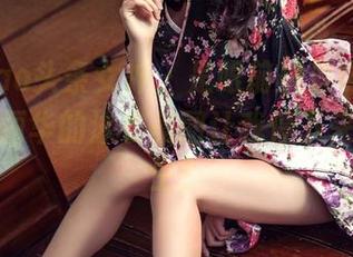 TouTiao头条女神 - 是眼前美景吸引我，还是马丽华的泳衣美图让我停下来思考人生？