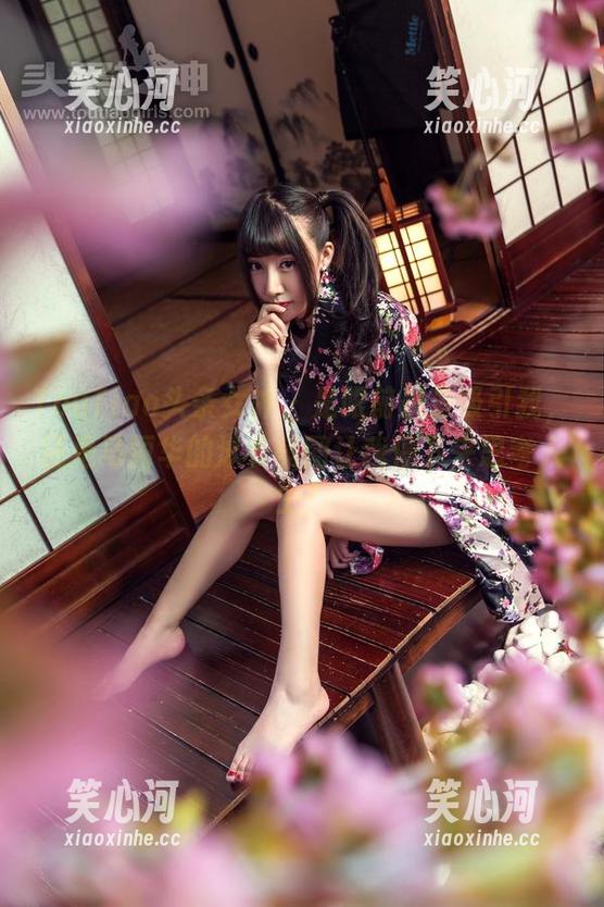 TouTiao头条女神 - 是眼前美景吸引我，还是马丽华的泳衣美图让我停下来思考人生？