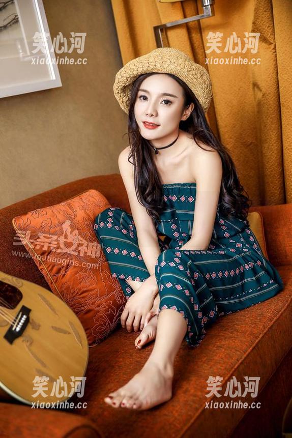 TouTiao头条女神 - 无圣光照耀下的高萌萌，水手服写真实在让人意外