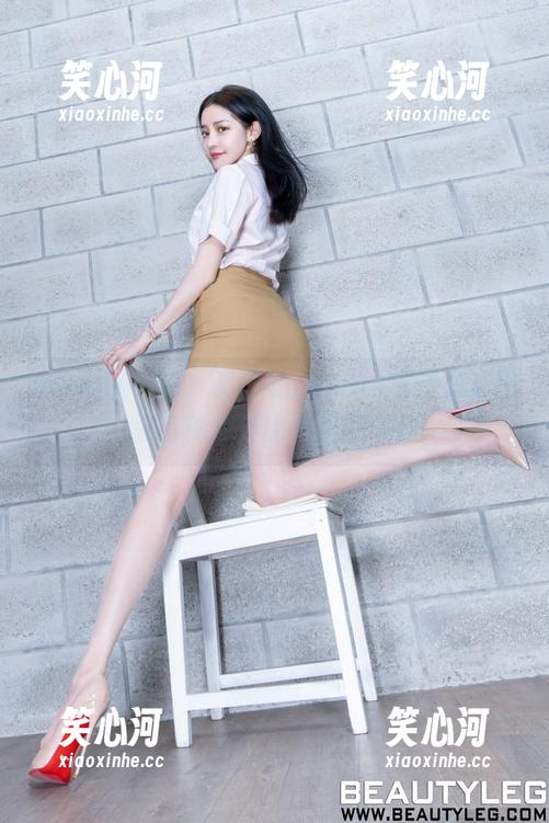 beautyleg - 高清的Leonie连体衣套图，总有种想要比一比的冲动。