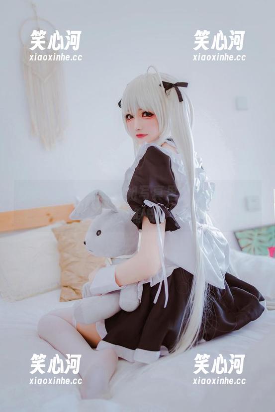 在coser衣衣的御姐写真里，谁说女王就不能俏皮？
