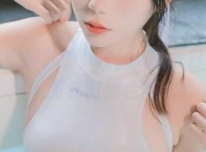在水里优雅挣扎，usejan蓝蓝白衣的cos游泳时刻合集