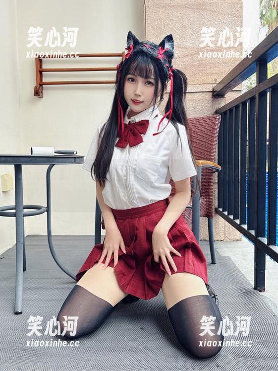 不呆猫的黑白丝写真，壁纸上的一场小狂欢