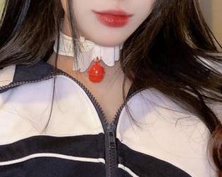 精选的九言美图，海边的那道光比想象中更耐人寻味。
