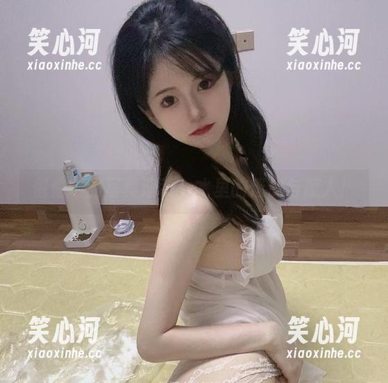 倦倦喵 倦倦喵的写真泳装,水里的俏皮与撩人!