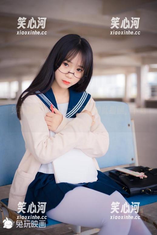 兔玩映画，草坪上竟藏着如此细腿，下载时请小心口水！