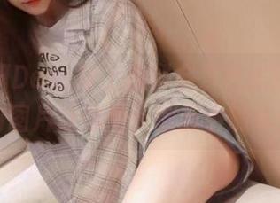 在啾小妍Deer身上找到金发芭比精神，高清图片让你每天都有小确幸！