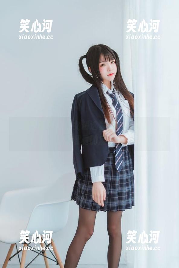 喵糖映画白裙少女精选套图，酝酿着一种想要翻看的魔力。