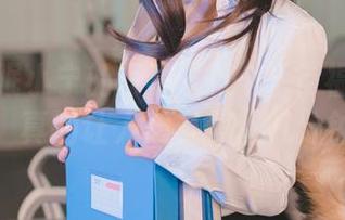 试试失眠小宁的写真《妃咲》？福利很到位，真的让人想多停留几分钟。