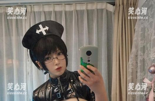 小容仔咕咕咕w 看小容仔咕咕咕w的黑色写真,暗黑料理的新选择?一块儿来尝尝吧!
