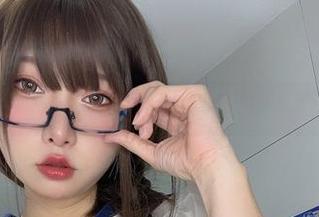 小泉学姐吖摆脱了乖巧形象，原图里的小恶魔更真实