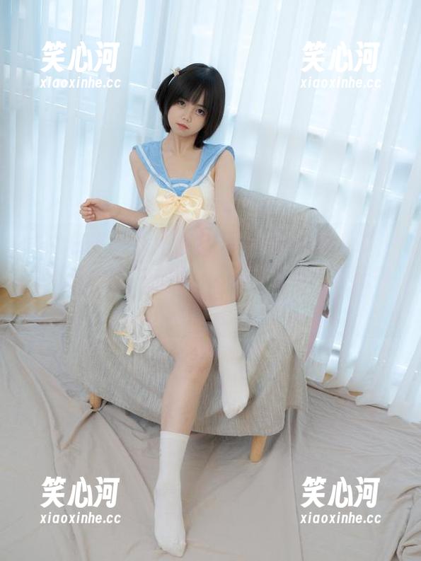 少女秩序 - 双人合集，难得的亲密感耶，晞可和那位在旁的，似乎在传递一种无声的默契。