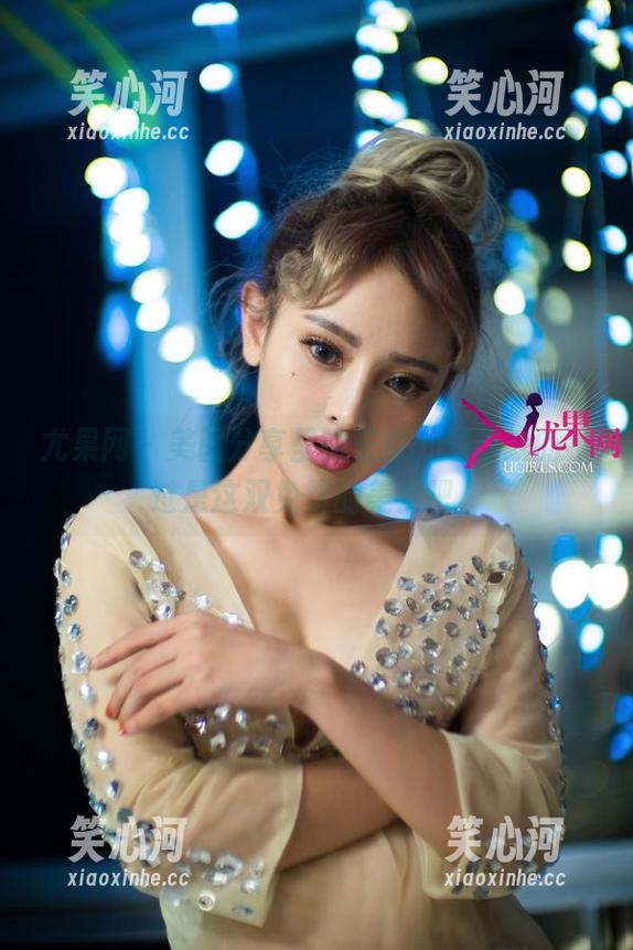 尤果网 - 美图分享里的王莹，最稀缺的不过是这双免费的美足吧。