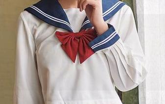 尤蜜荟 - 精选原图里的小KK——她的每一个姿态都让人想自言自语，“这秘书太会撩了”。