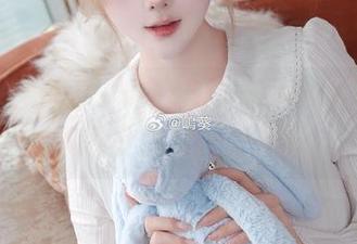 嶋葵的独角兽，他们是一对吗？无圣光图片下的设想有点过脑洞。