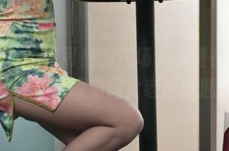 异思趣向 - 这可怕的气场，小婕在全套图包里为你演绎财阀女老板的魅力。