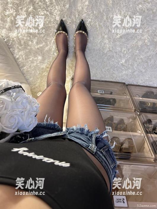 微密圈 - 有没有人跟我一样，看到张思允nice的牛仔短裤作品就停不下来。