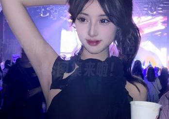 一次性满足很多种女孩梦，怡子yiii的cos图集来啦！