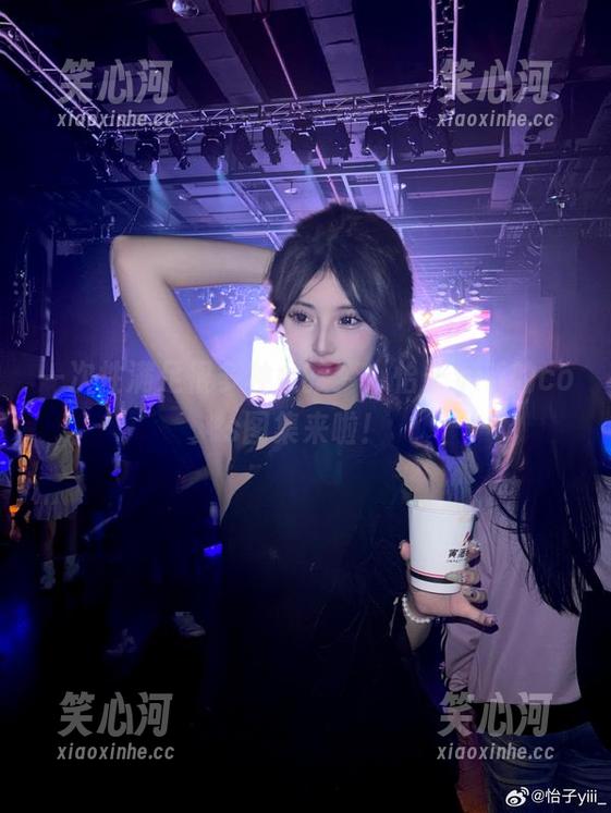 怡子yiii 一次性满足很多种女孩梦,怡子yiii的cos图集来啦!