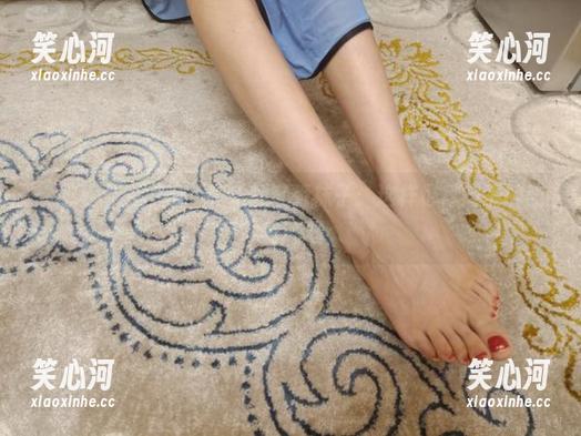 想要个公主抱 “想要个公主抱”和她的可爱袜子:这样也算高清的甜美风吧