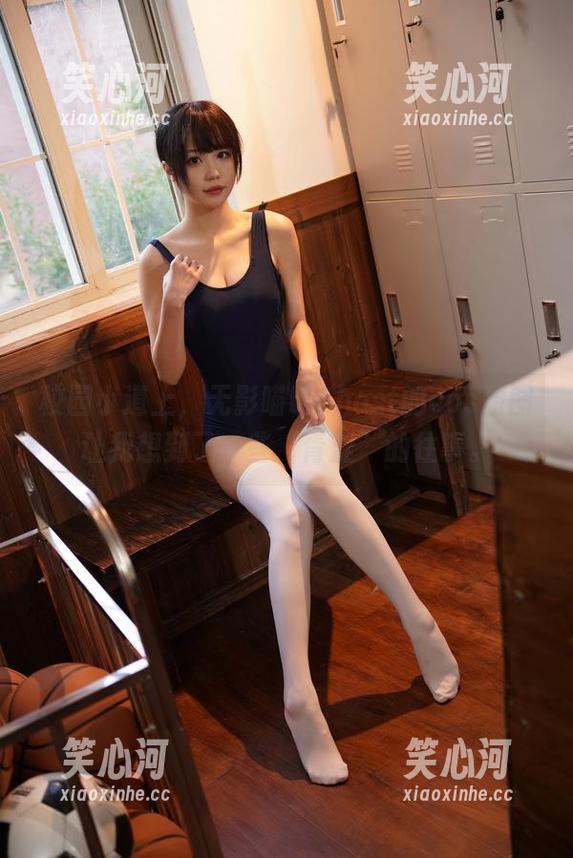 校园小道上，无影喵喵Ghost的cos原图让我想到了一些“青涩”的往事。