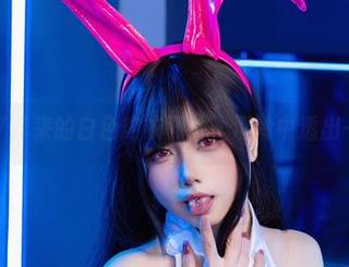 末夜787带来的白色内衣图片，清冷中透出一丝顽皮