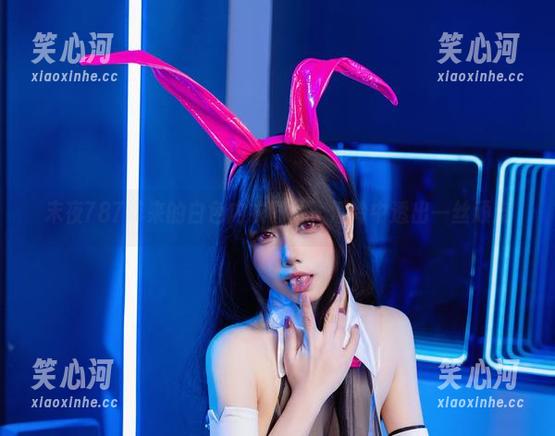 末夜787 末夜787带来的白色内衣图片,清冷中透出一丝顽皮