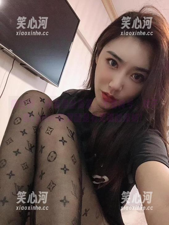 微密圈 - 稀有黑丝资源，不看真亏，林子喵Lynne的双腿是有灵魂的辣妹！