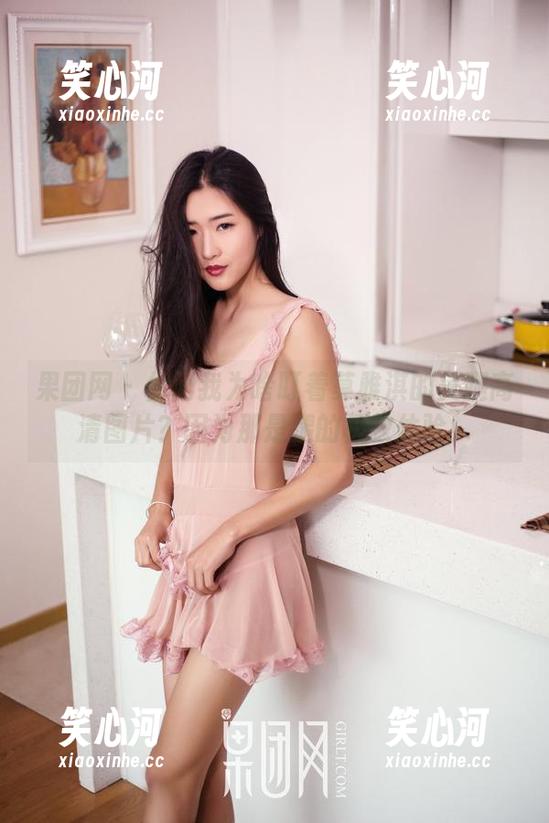 果团网 - 你问我为啥盯着莫雅淇的美腿高清图片？因为那是腿的极致体验！