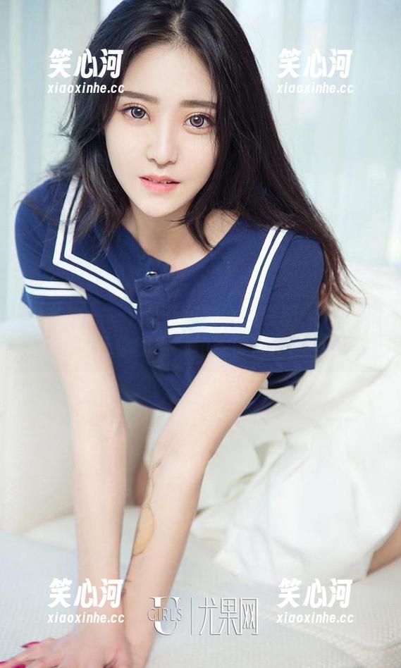 爱尤物 - 一只香蕉船的女孩套图：她可以让你的无聊和香沉淹没！