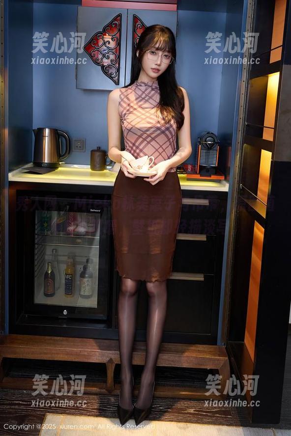 秀人网 - Mieko林美惠子与吊带，原图值得反复咀嚼，壁纸却轻描淡写。