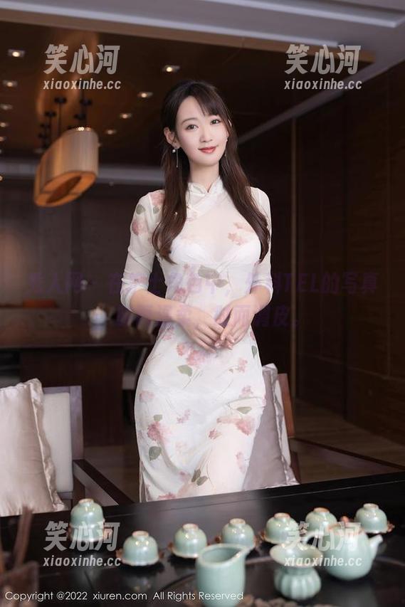 秀人网 - 在护士角色中，外科TEL的写真，时而温柔，时而调皮。
