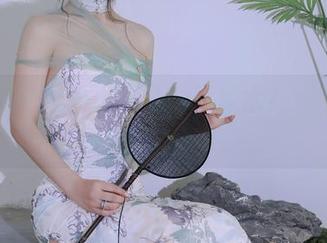 秀人网 - 想看小逗逗的死库水？免费看图册的机会来了。