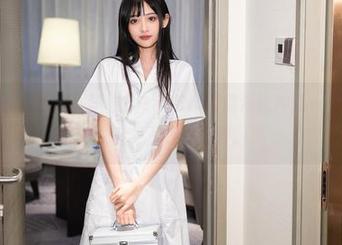 秀人网 - 图包上线！李雅柔182CM带你海边冲浪——不，我是说全身是沙的那种。