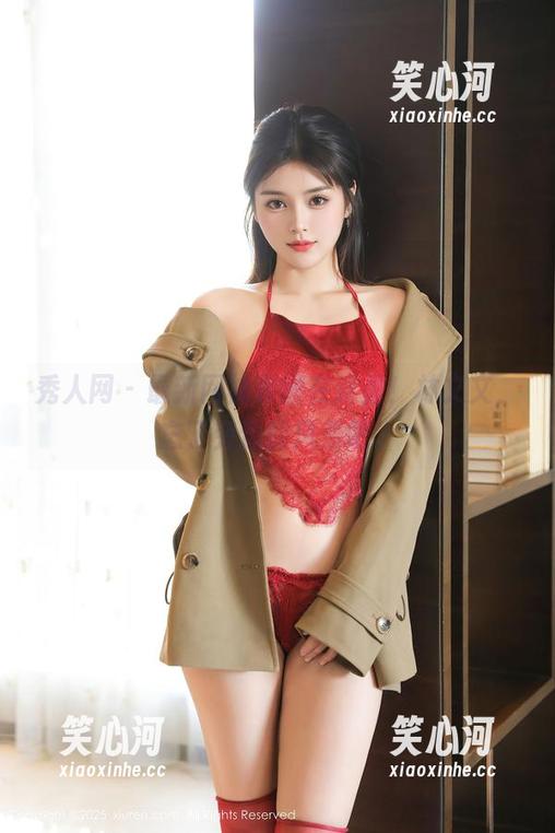 秀人网-林文文 秀人网 - 最新网袜套图在这里!林文文,忘了旁边的风景吧。