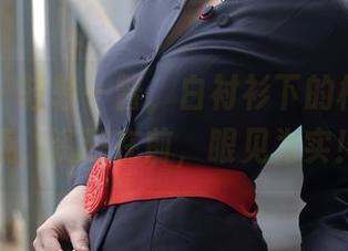 秀人网 - 轻轻一瞥，白衬衫下的柚柚小奶瓶，资源在前，眼见为实！