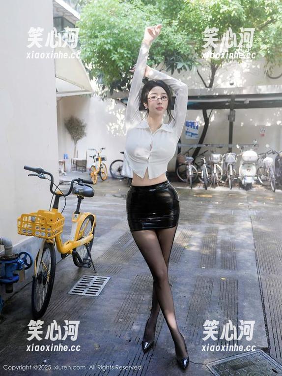 秀人网 - 柚琪Rich的白色私房图包，眼睛一停，心里一咕噜，这颜色似乎很特别！