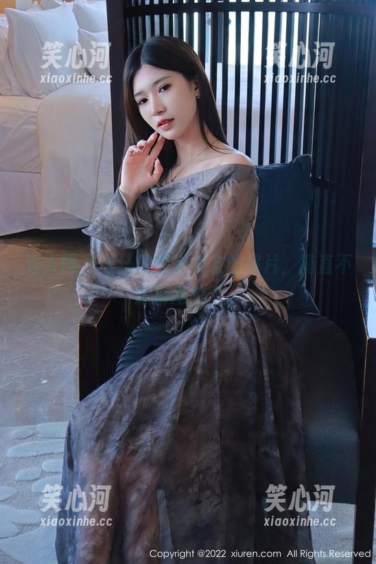 秀人网-汁汁 秀人网 - 当汁汁遇上女友的照片,简直不想摆摆拍了。