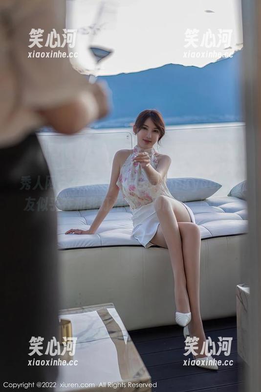 秀人网 - 作品里，陈念灵Vickyao的女友似乎在和我打招呼，那眼神，啧啧！
