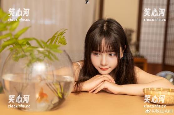 秋山AkI 在线来一场秋山AkI的白色之约,谁敢说不想收藏这几张美图呢?