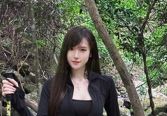 坦白说，看腐团儿Ikaros的碧蓝航线套图时，我只想说：这船长得太美了！