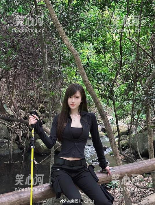 腐团儿Ikaros 坦白说,看腐团儿Ikaros的碧蓝航线套图时,我只想说:这船长得太美了!