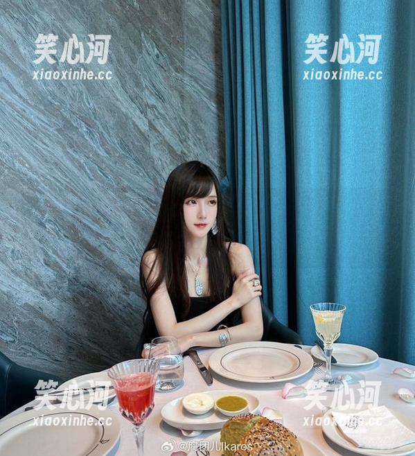 腐团儿Ikaros 最新腐团儿Ikaros的白丝cos,简直是对大众品位的又一次考验啊。