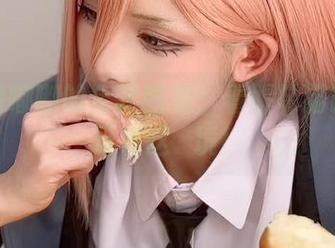 禁闭者嘟嘟的全套图集：看腥味猫罐怎么玩转这囧境！